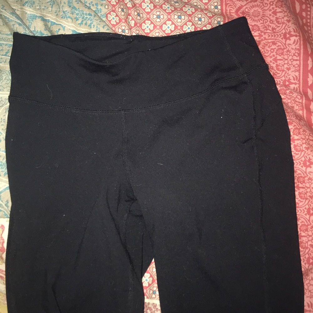 black athletic leggings